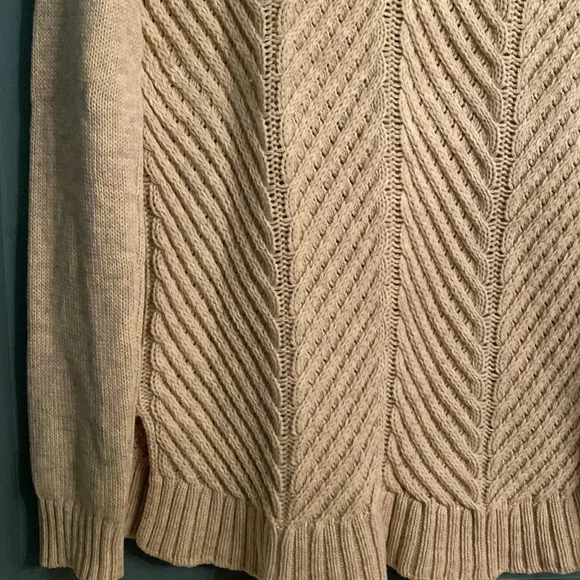 Vince women’s cream turtle neck sweater - medium - yak/wool - beautiful - Picture 7 of 7